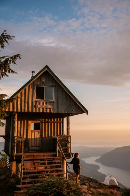 Tin Hat Hut Hike, Sunshine Coast, BC (2026 Local Guide)