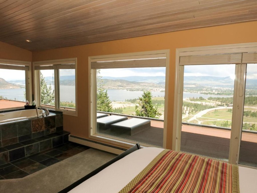 A View of the Lake B & B