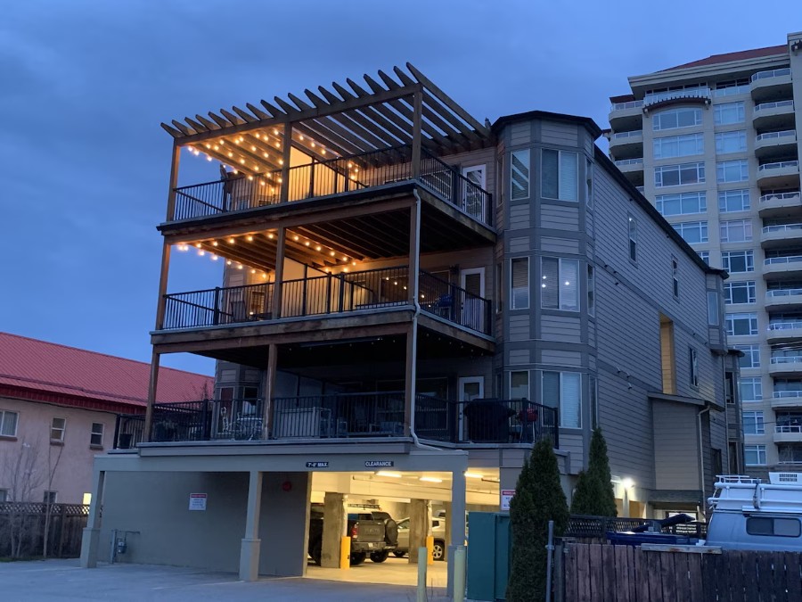 Peach Pit: Lake View Penthouse