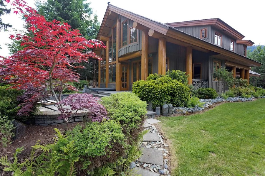 Cozy Ski Chalet