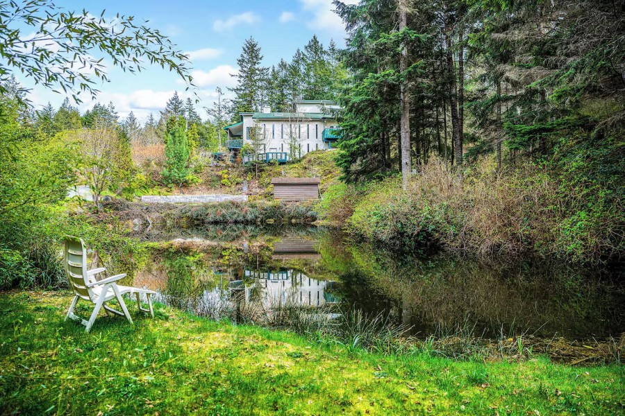 Entire Home In East Sooke Park