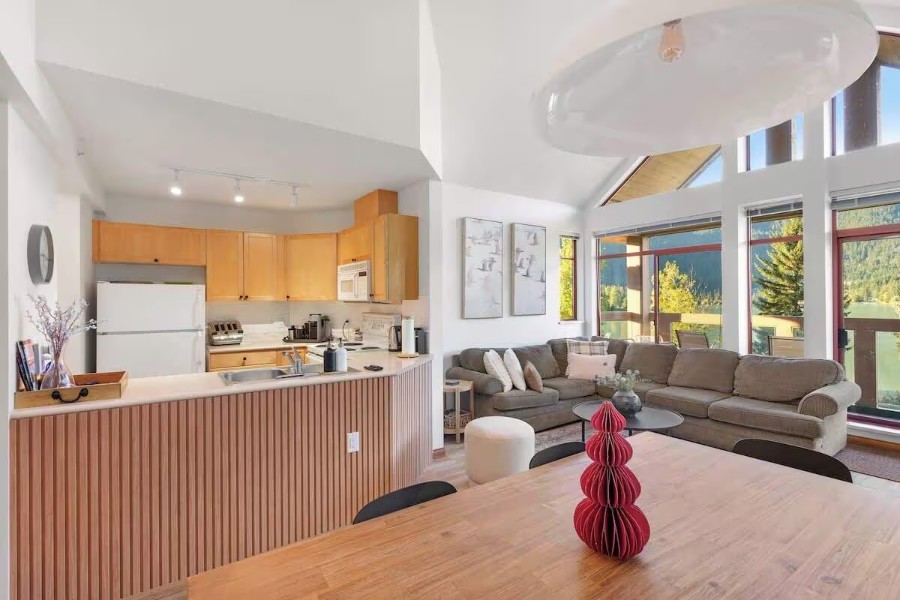 Cozy Lakefront Whistler Condo