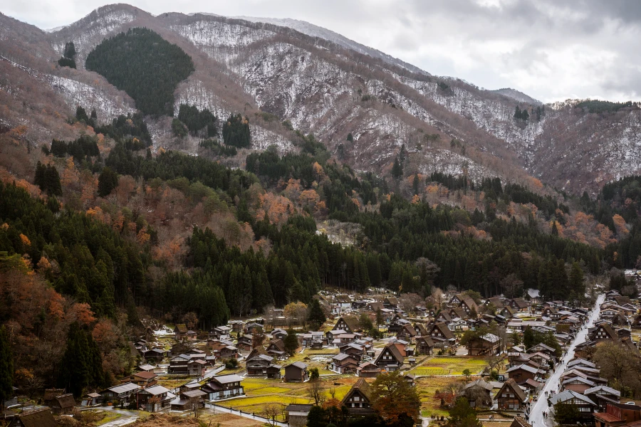 Is Shirakawago Worth Visiting: Shiroyama Viewpoint