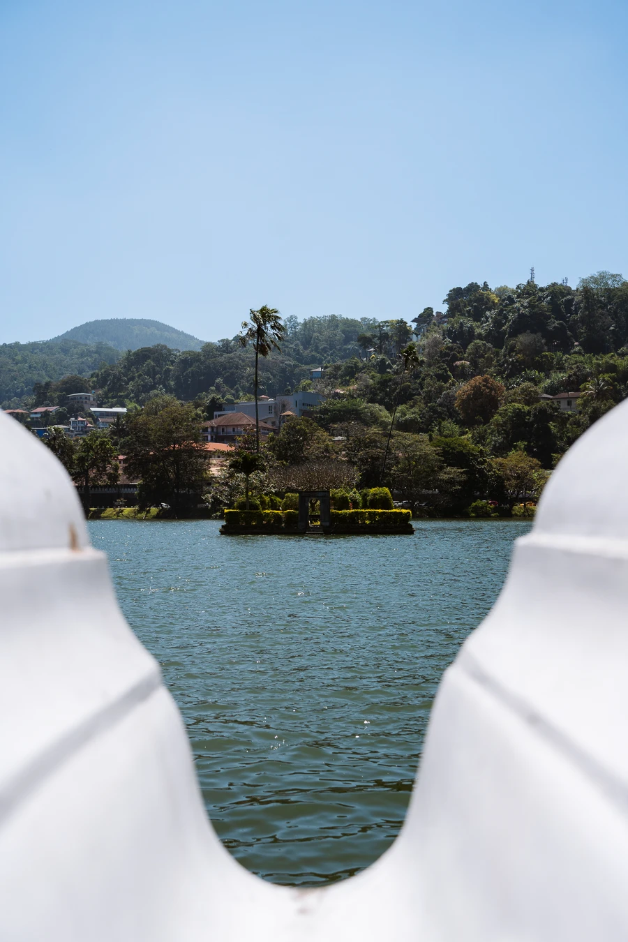 Sri Lanka Road Trip Itinerary: Kandy Lake
